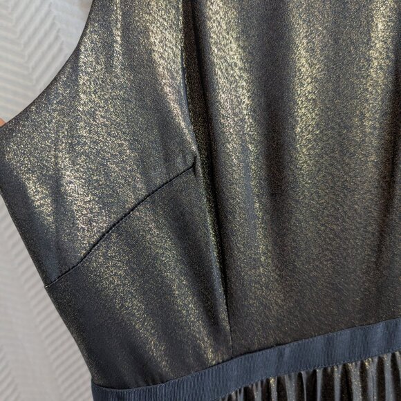 Donna Morgan Stretch Foil Pleated Halter Dress Liquid Gold Metallic Size 0 XS - Picture 4 of 15